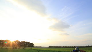 北海道 帯広 郊外 働く車