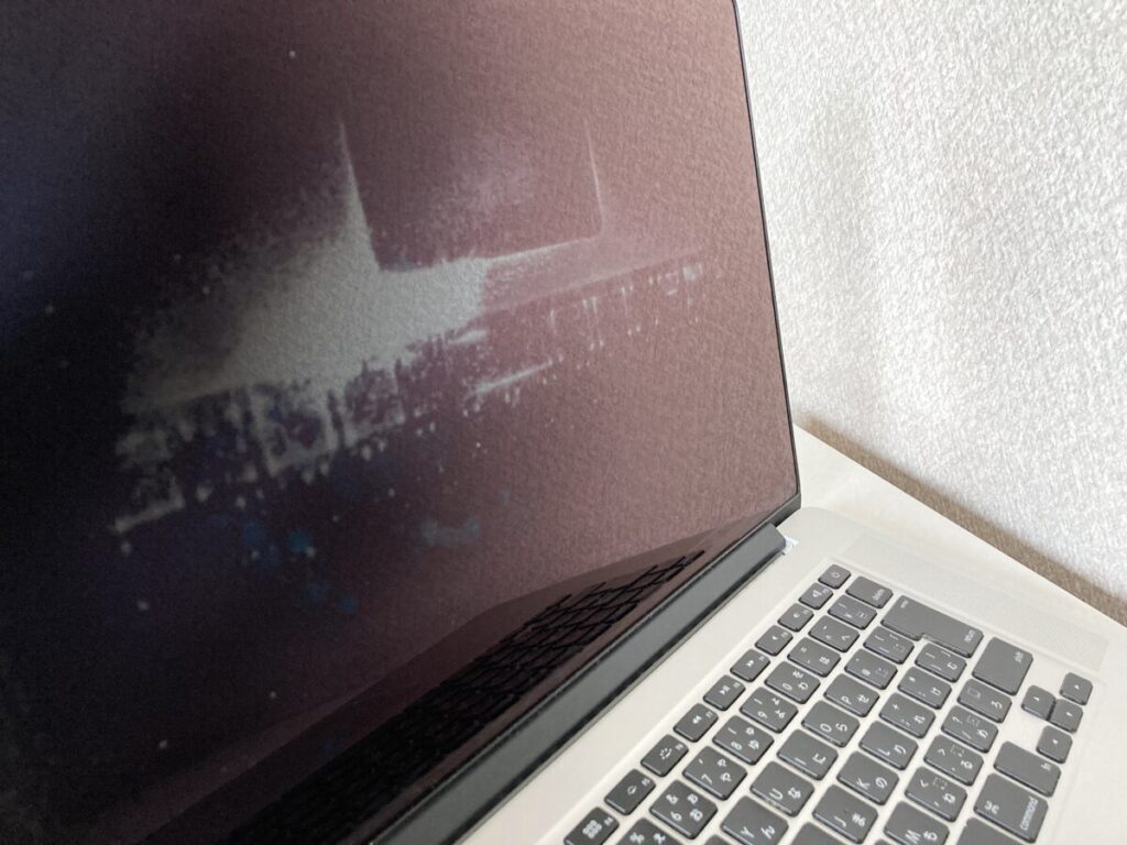 MacBook Pro15　モニター表面 剥離