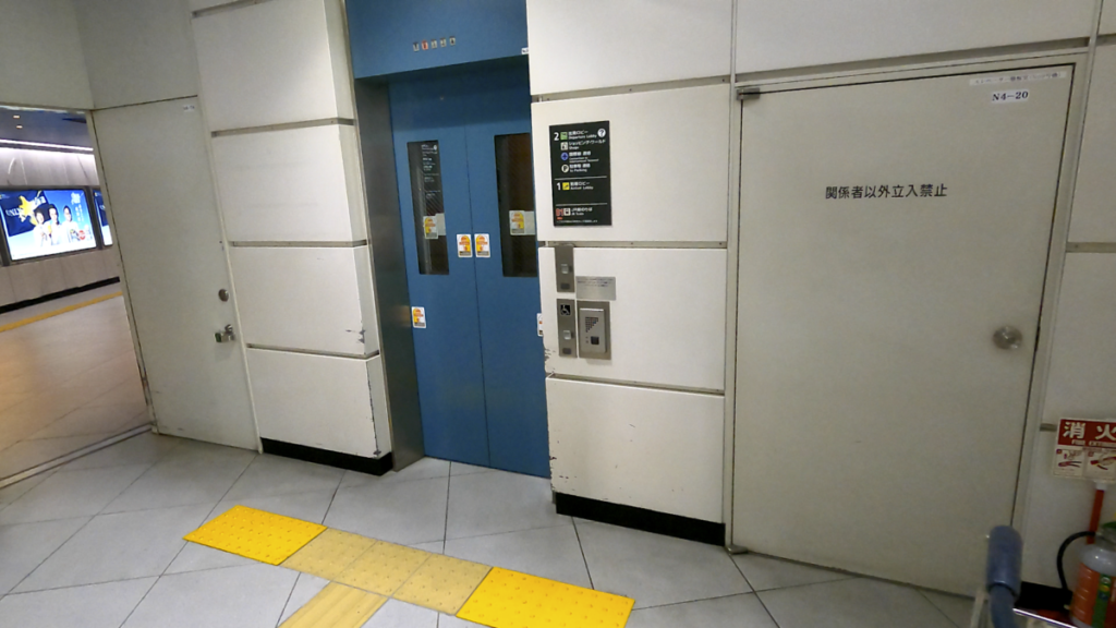 新千歳空港 札幌駅 電車 行き方4 JR入り口 エレベーター