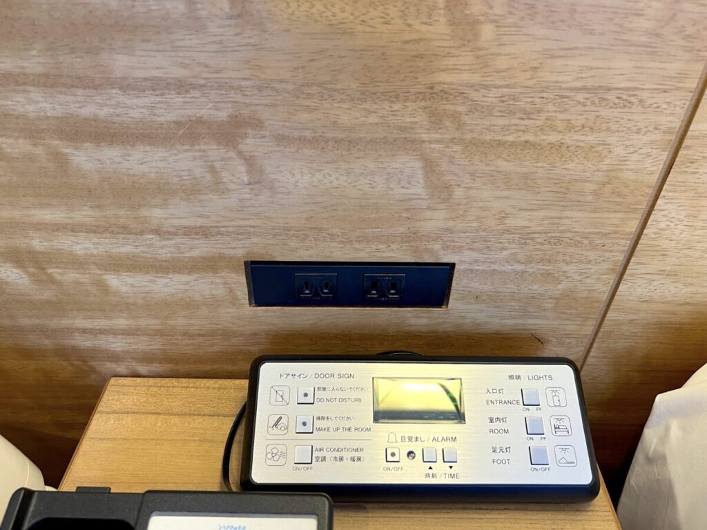 JRタワーホテル日航札幌 客室 電源 コンセント ベッド