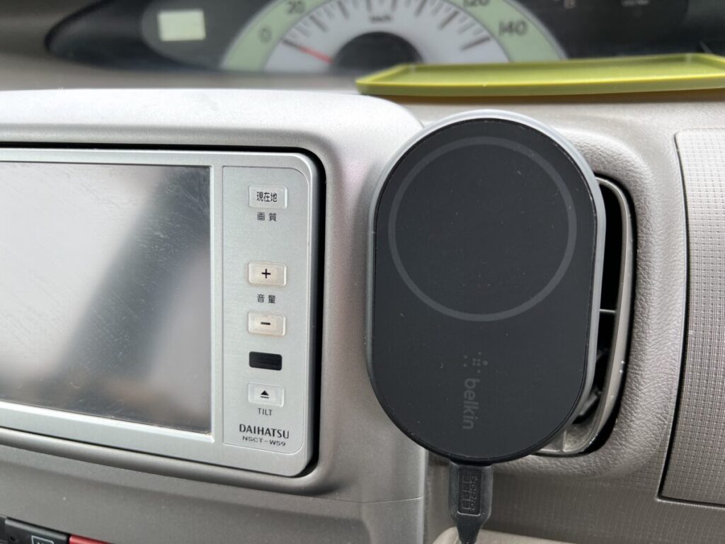 iPhone ワイヤレス充電器 Belkin 車内設置