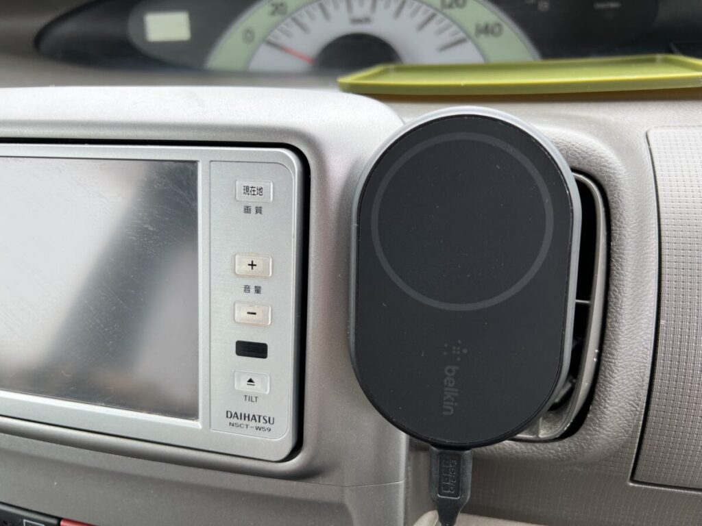iPhone ワイヤレス充電器 Belkin 車内設置