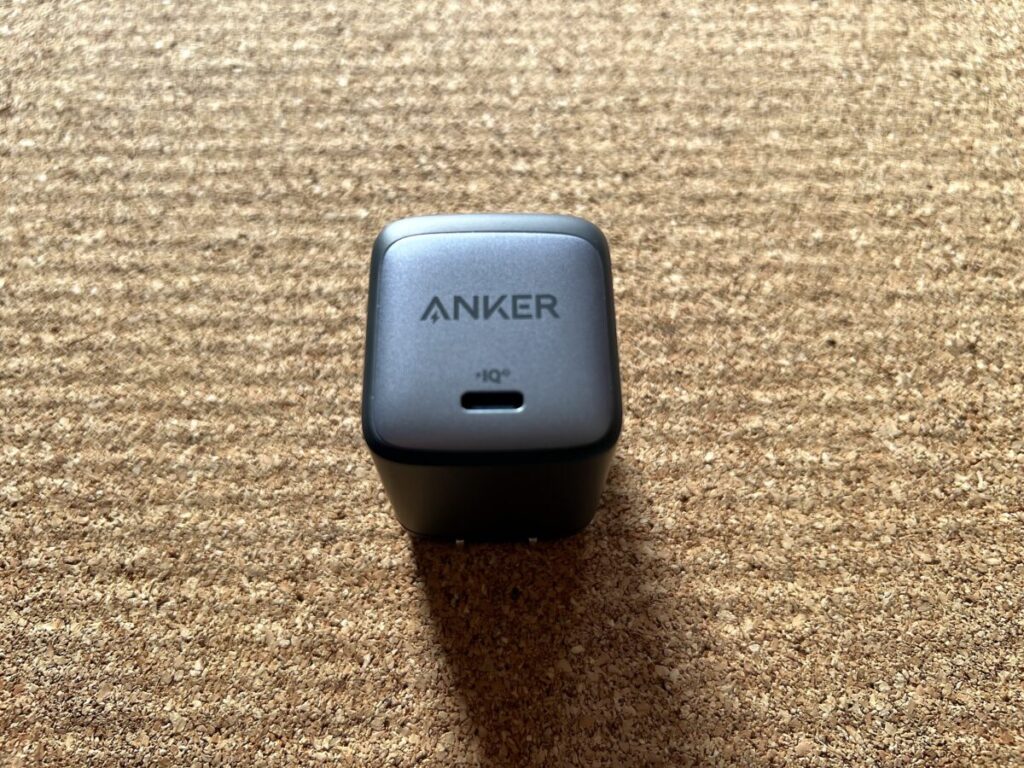 ガジェットポーチ 無印良品 中身 Anker 折りたたみ式プラグ