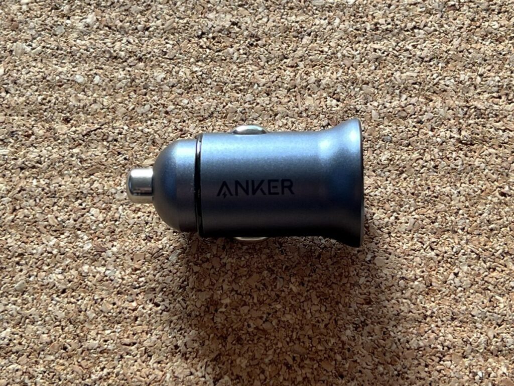 ガジェットポーチ 無印良品 中身 Anker カーチャージャー