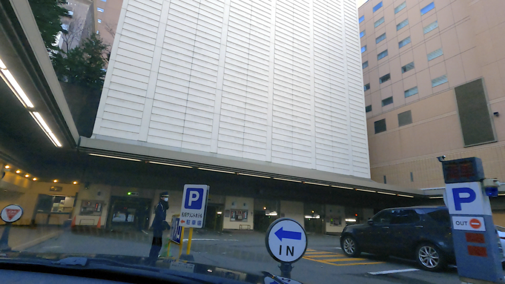 札幌グランドホテル 駐車場 入り口