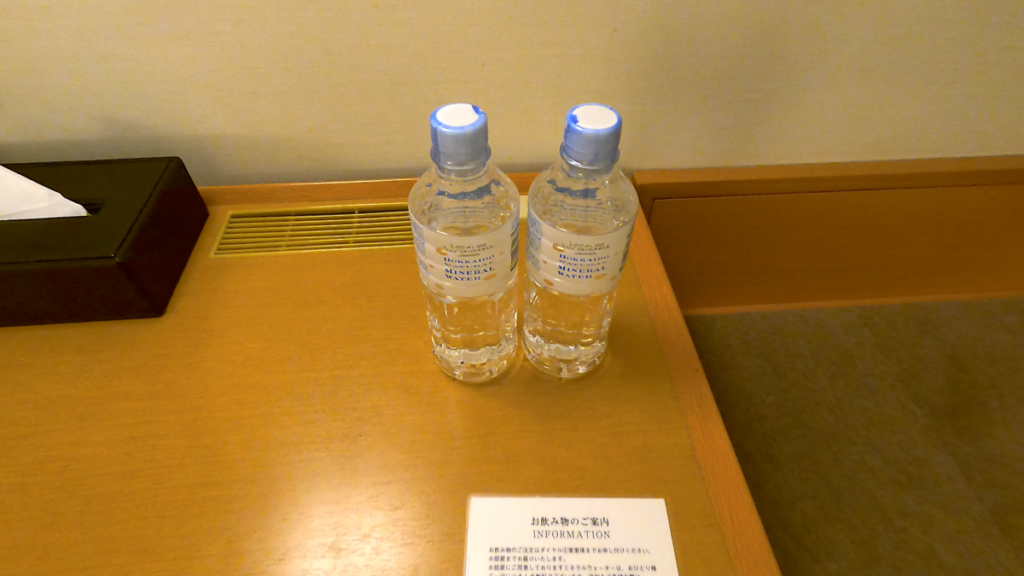 札幌グランドホテル 客室 デスク ウェルカムドリンク