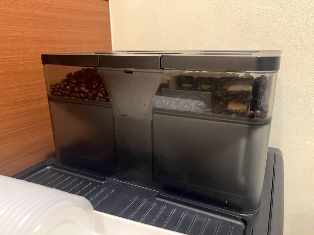 コンフォートホテル帯広 朝食会場 ラウンジスペース コーヒーマシン