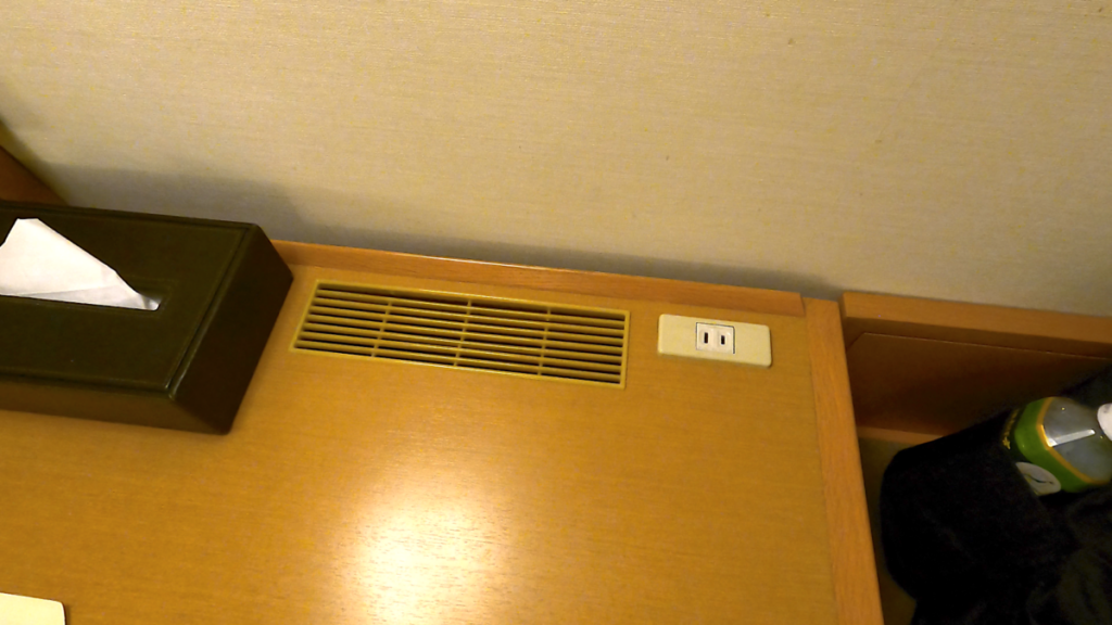 札幌グランドホテル 客室 デスク 電源