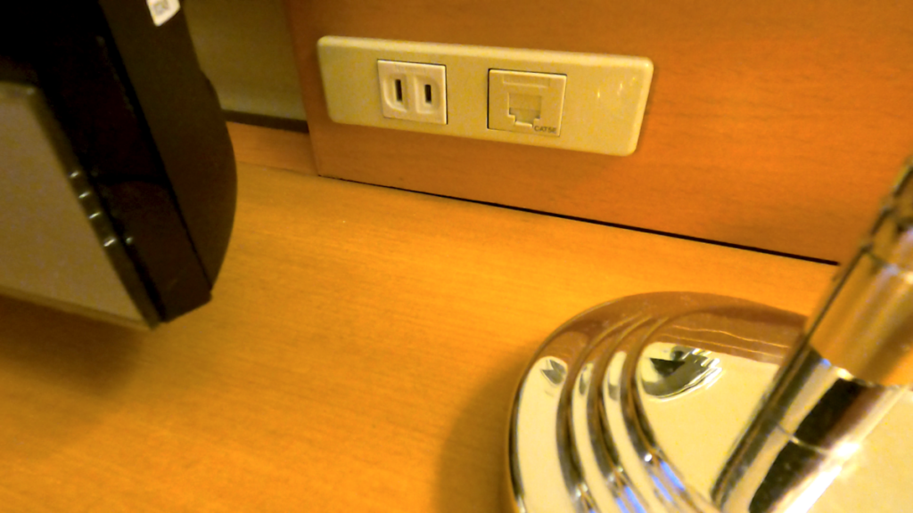 札幌グランドホテル 客室 デスク 電源