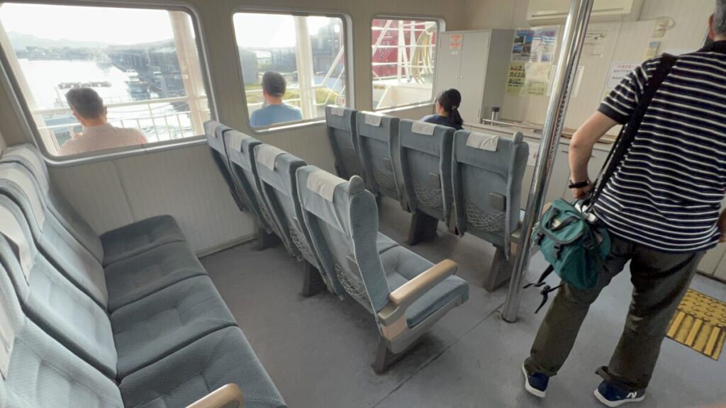 フェリーなんきゅう 山川港 船内座席