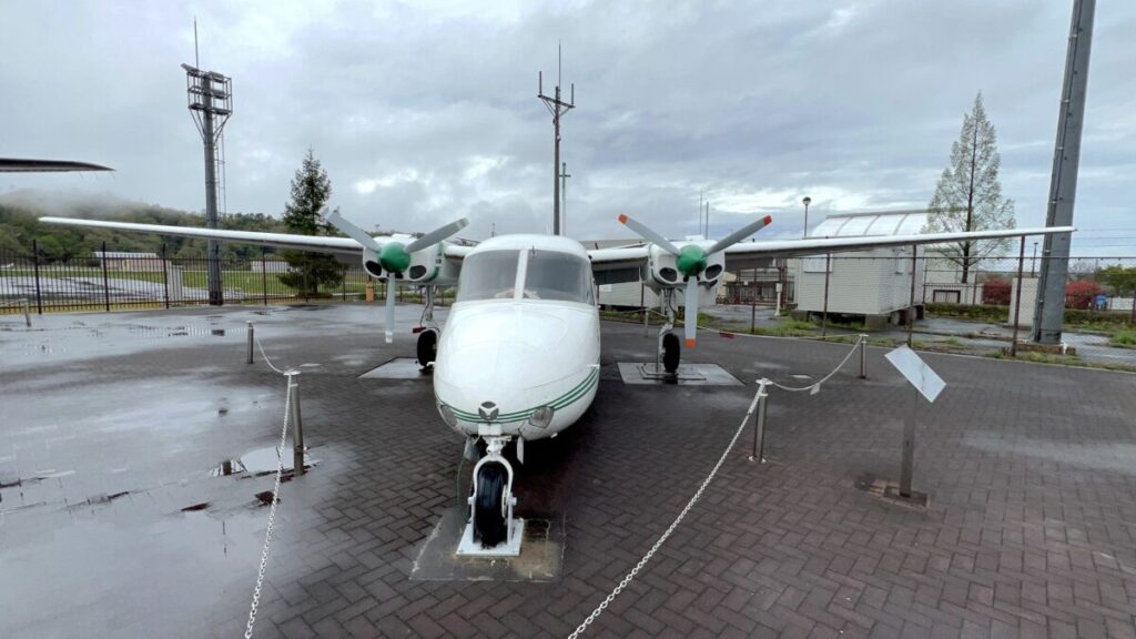 コウノトリ但馬空港 飛行機展示スペース エアロコマンダー式680FL型