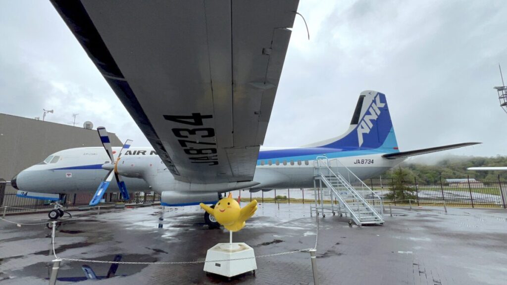 コウノトリ但馬空港 飛行機展示スペース YS11