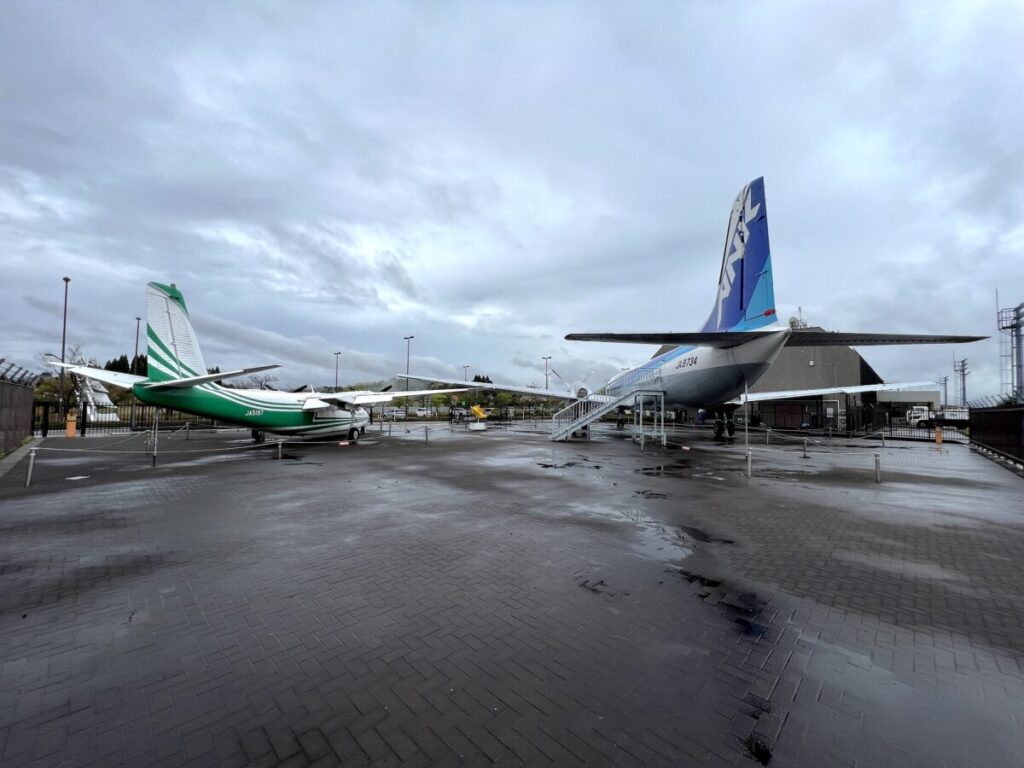 コウノトリ但馬空港 飛行機展示スペース