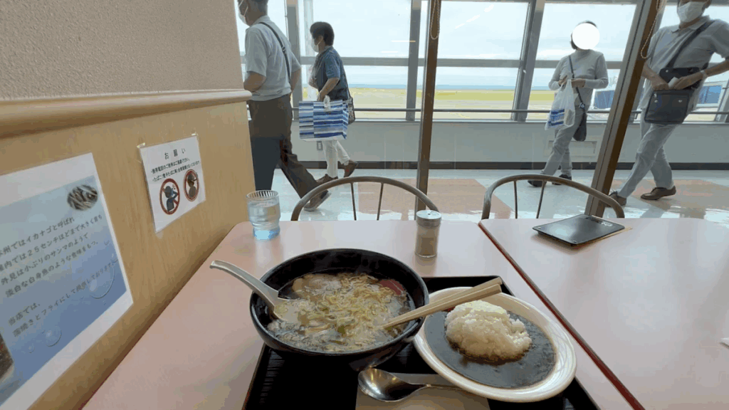 稚内空港 レストラン 搭乗者 通行人