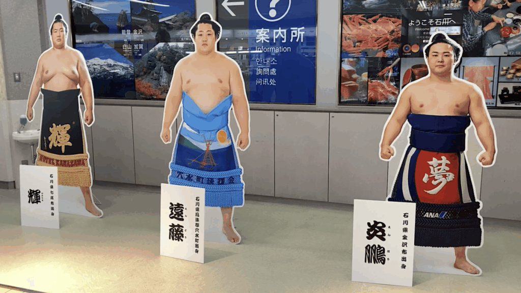 小松空港 空港建物1F 大相撲力士パネル