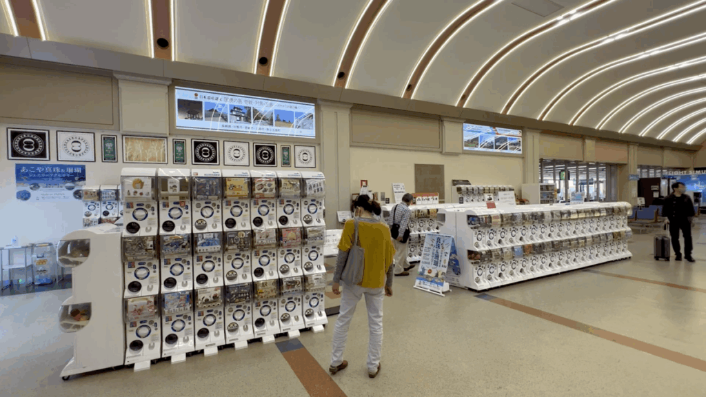 長崎空港 建物2F ガチャガチャ