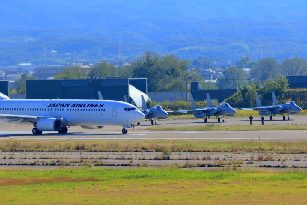 小松空港 空港建物3F 展望デッキ 滑走路 戦闘機 航空自衛隊
