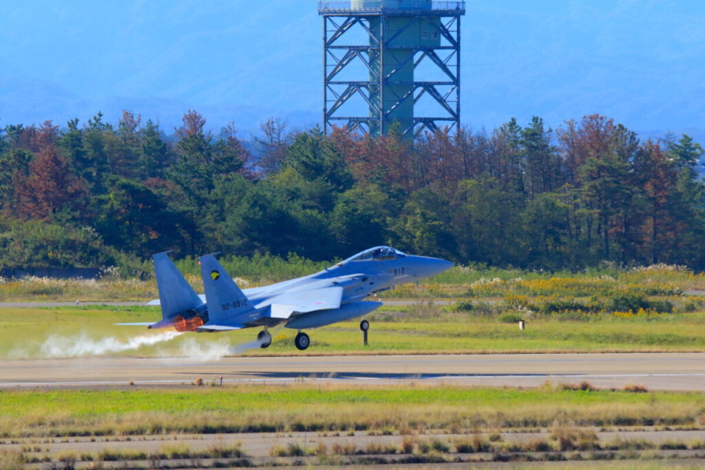 小松空港 空港建物3F 展望デッキ 滑走路 戦闘機 航空自衛隊