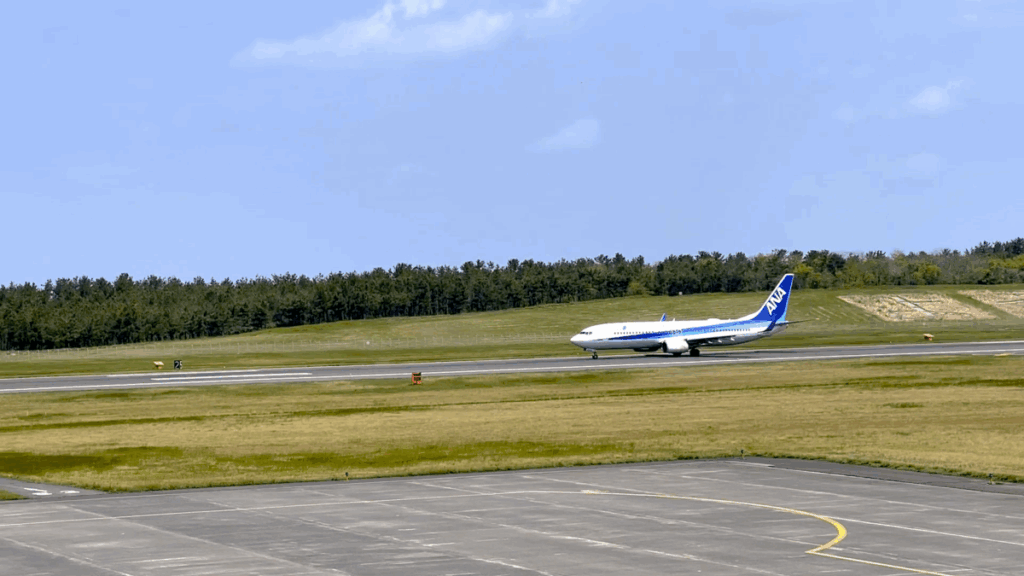 鳥取砂丘コナン空港 展望デッキ 国内線 飛行機離陸