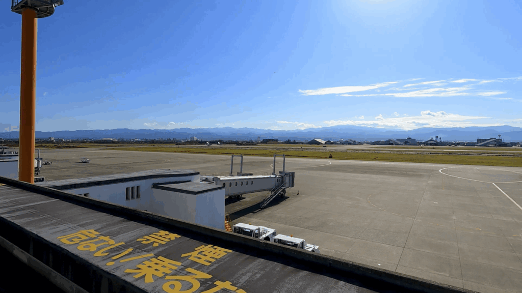 小松空港 空港建物3F 展望デッキ 滑走路