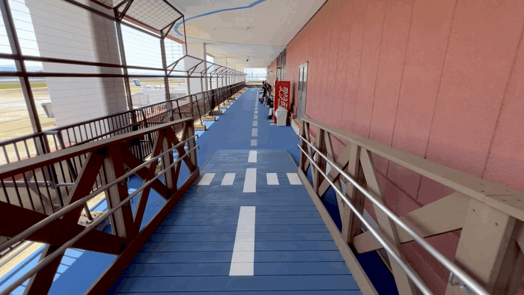 長崎空港 展望デッキ 通路