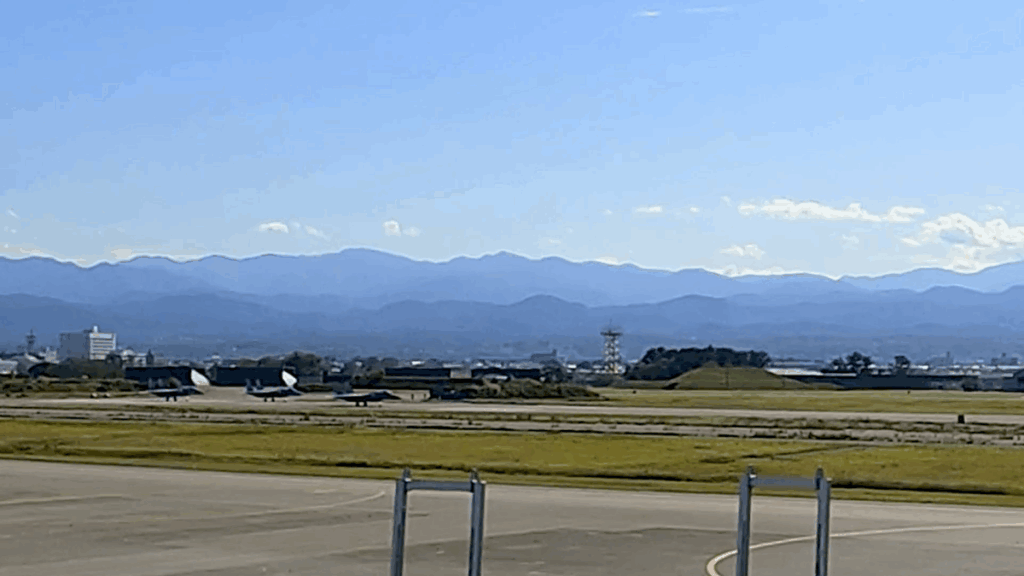 小松空港 空港建物3F 展望デッキ 滑走路 戦闘機 航空自衛隊