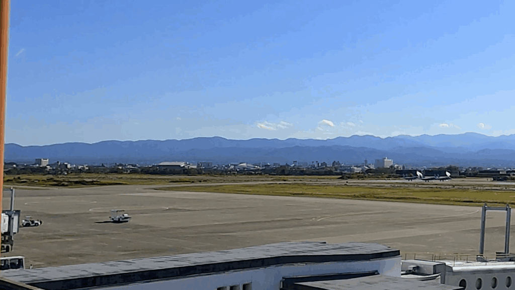 小松空港 空港建物3F 展望デッキ 滑走路 戦闘機 航空自衛隊