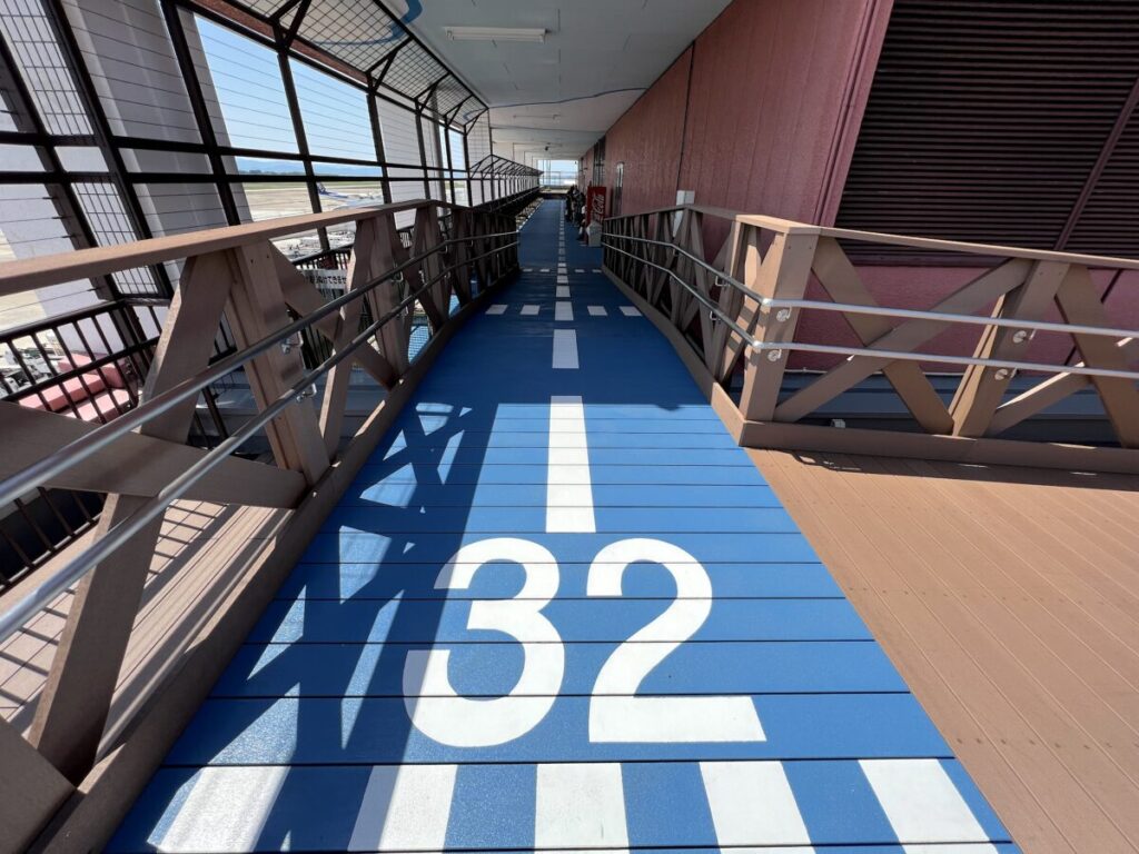 長崎空港 展望デッキ 通路