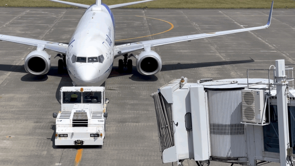 鳥取砂丘コナン空港 展望デッキ 国内線 パイロット