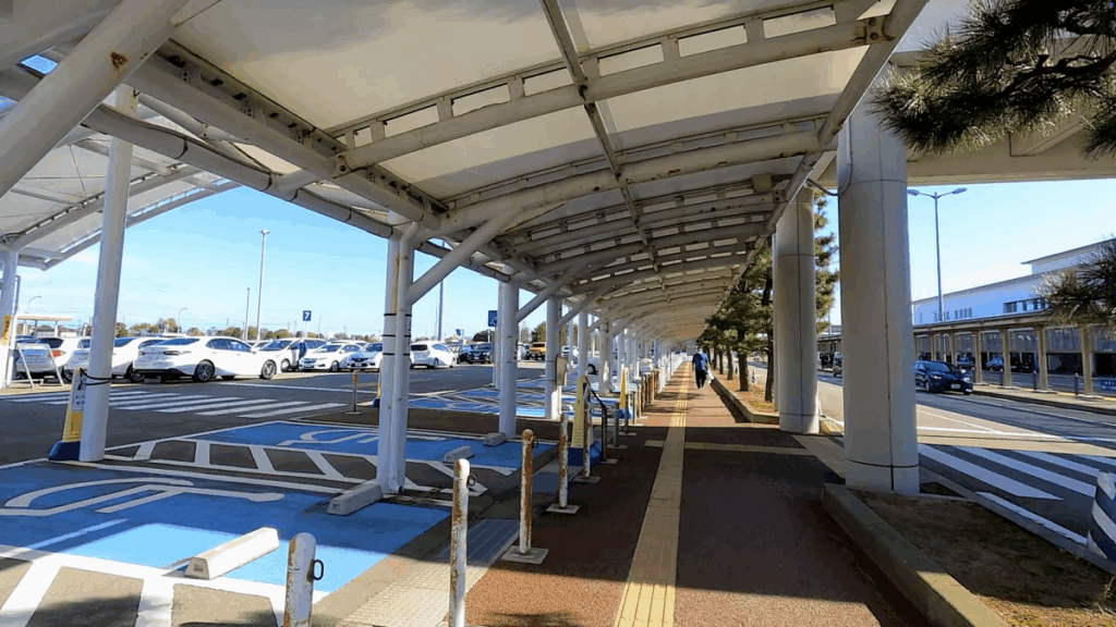 小松空港 空港建物 通路 屋根