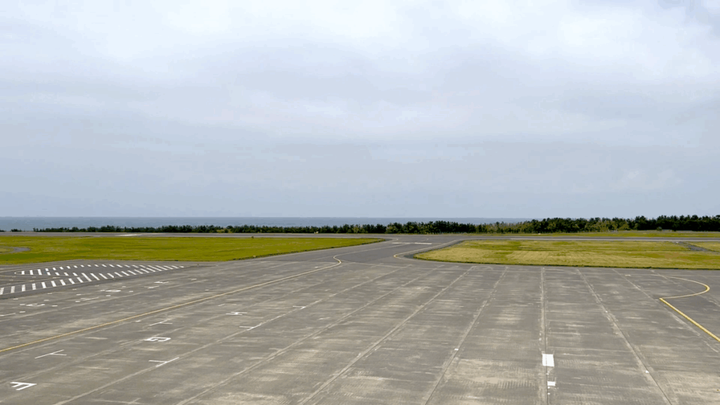 鳥取砂丘コナン空港 展望デッキ 国内線 日本海