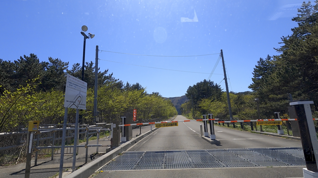 寒立馬 尻屋崎放牧場 道路 反対入口ゲート