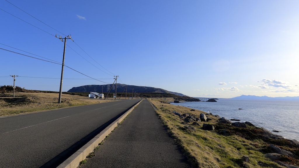 寒立馬 尻屋埼放牧場 尻屋埼灯台 徒歩