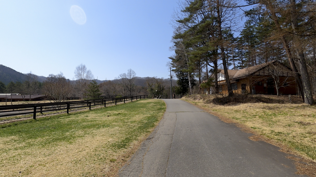 日本在来馬 木曽馬 木曽馬の里 施設内通り