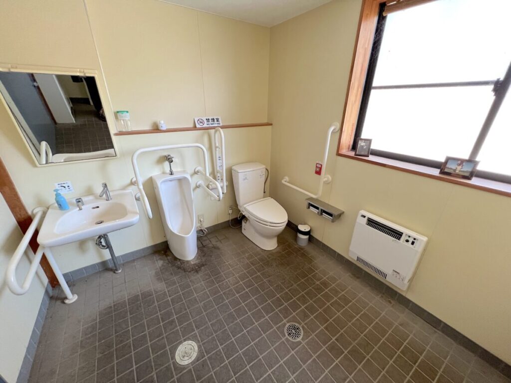 日本在来馬 木曽馬 木曽馬の里 厩舎 トイレ