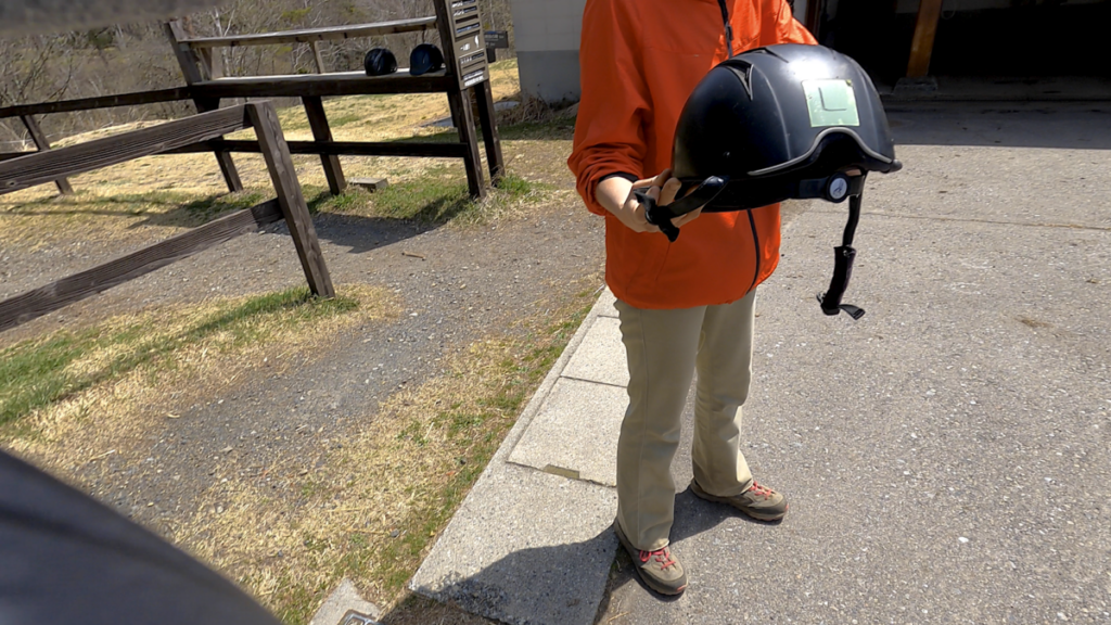 日本在来馬 木曽馬 木曽馬の里 体験乗馬受付 準備 ヘルメット