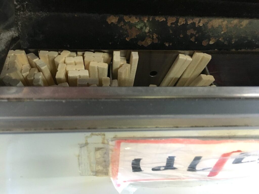 ラーメン 自販機 丸美屋 自販機コーナー 箸