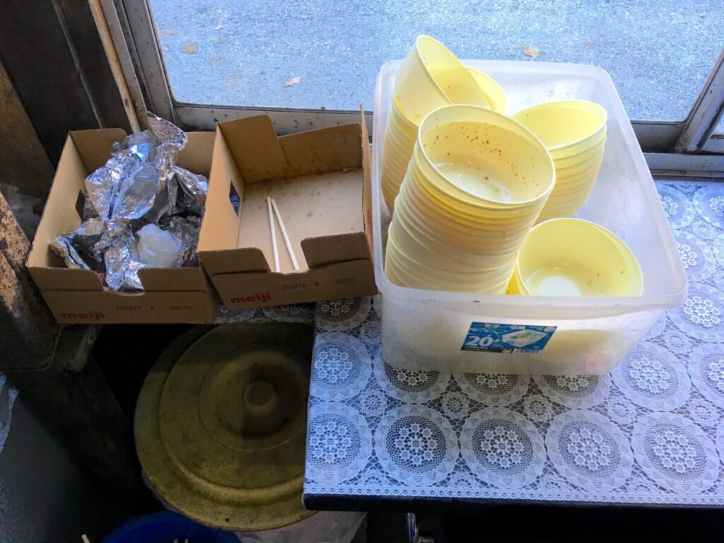 ラーメン 自販機 丸美屋 自販機コーナー 後片付け