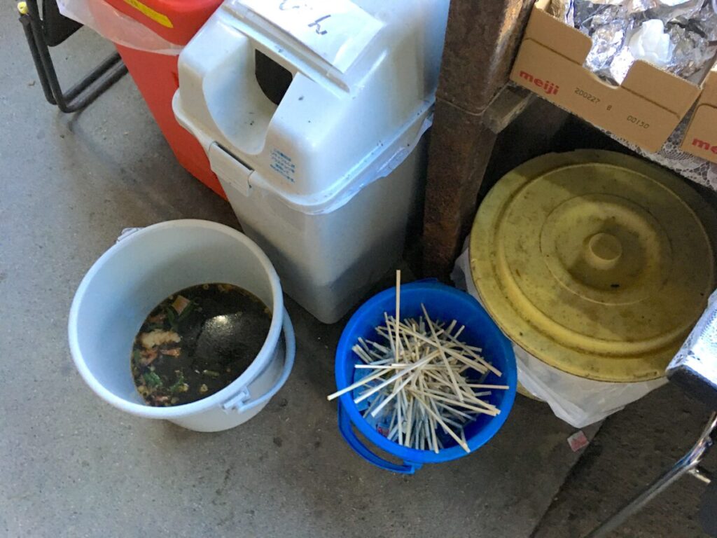 ラーメン 自販機 丸美屋 自販機コーナー 後片付け