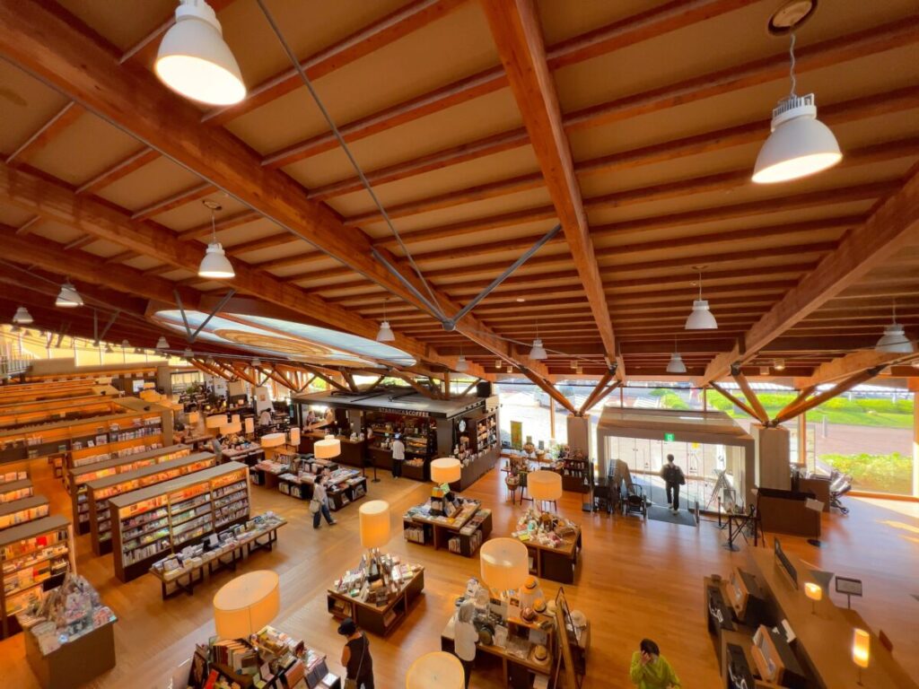 スタバ 全国制覇 スターバックスコーヒー 蔦屋書店 武雄市図書館店