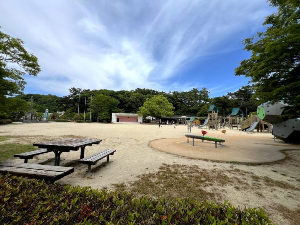 岡崎市東公園動物園 木製遊具広場