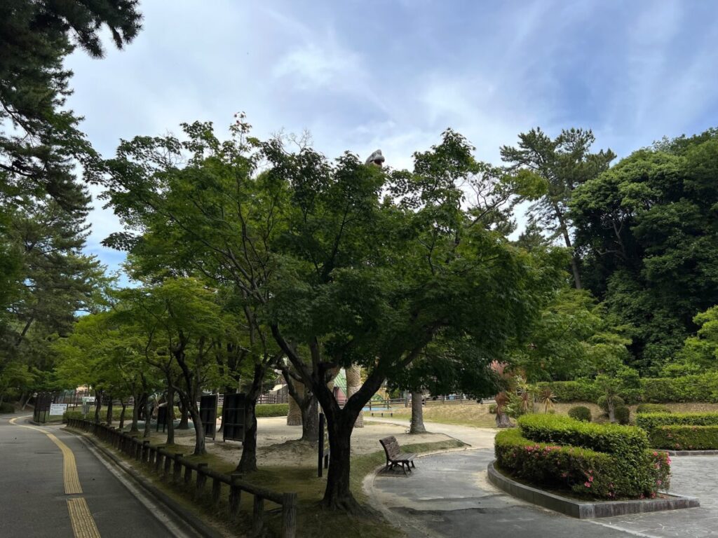 岡崎市東公園動物園 恐竜広場