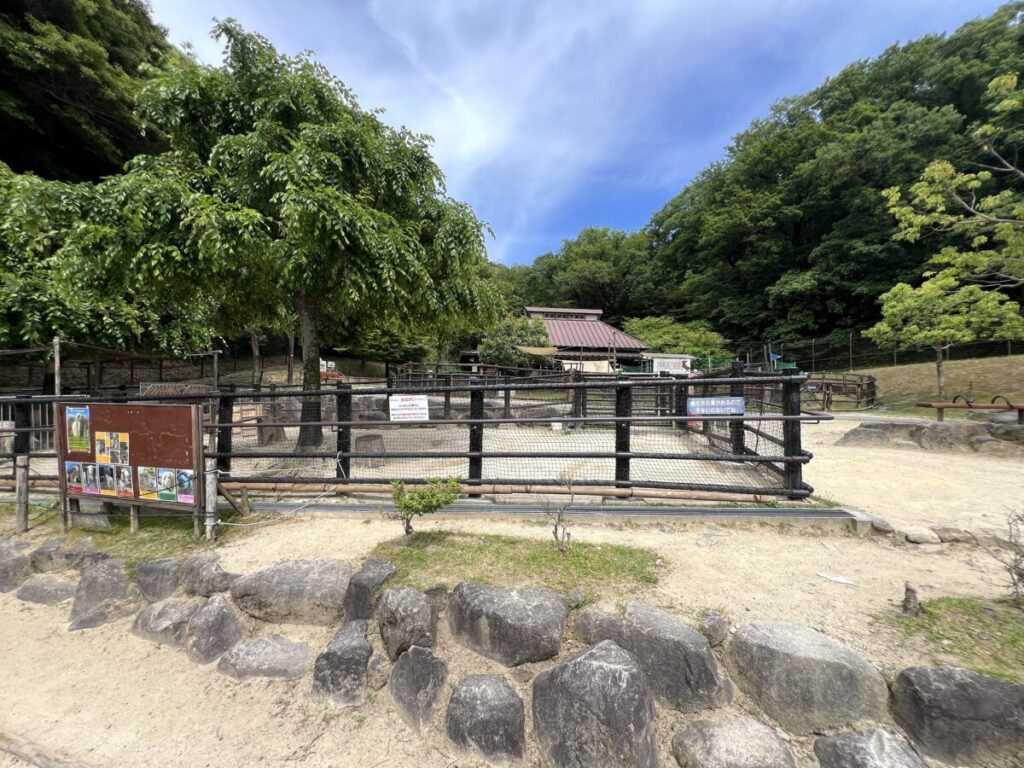 岡崎市東公園動物園 動物ふれあい広場