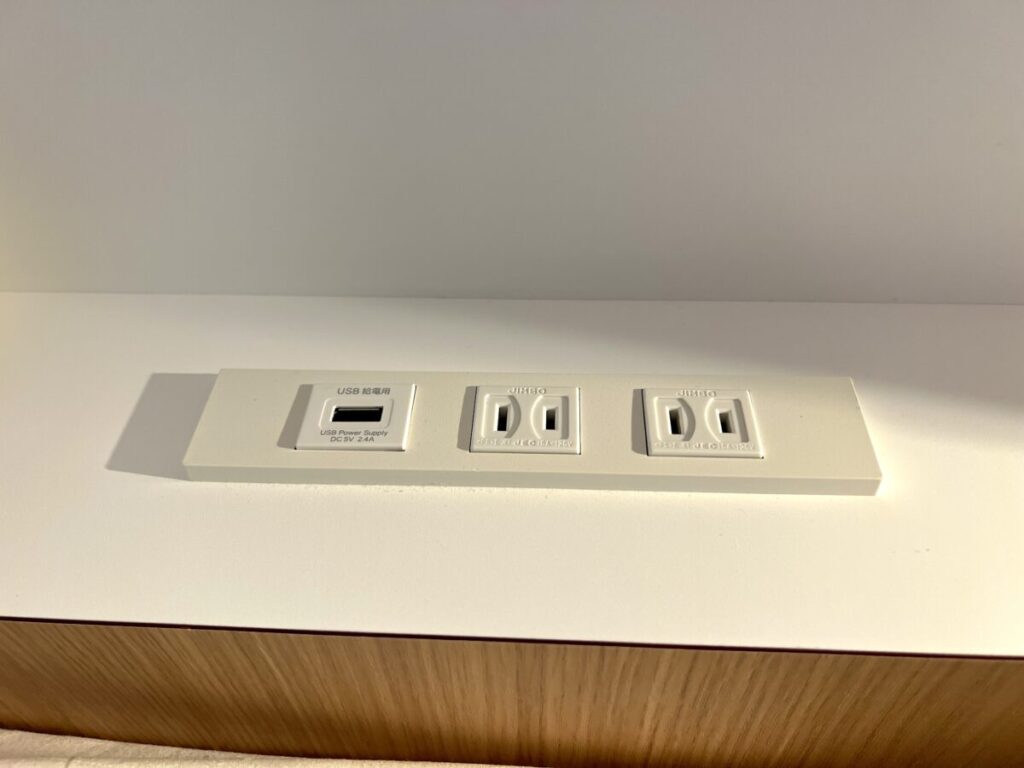 カミシホロホテル 客室 ベッド 枕元 充電