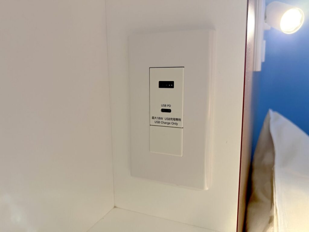 カミシホロホテル 客室 ベッド 枕元 充電