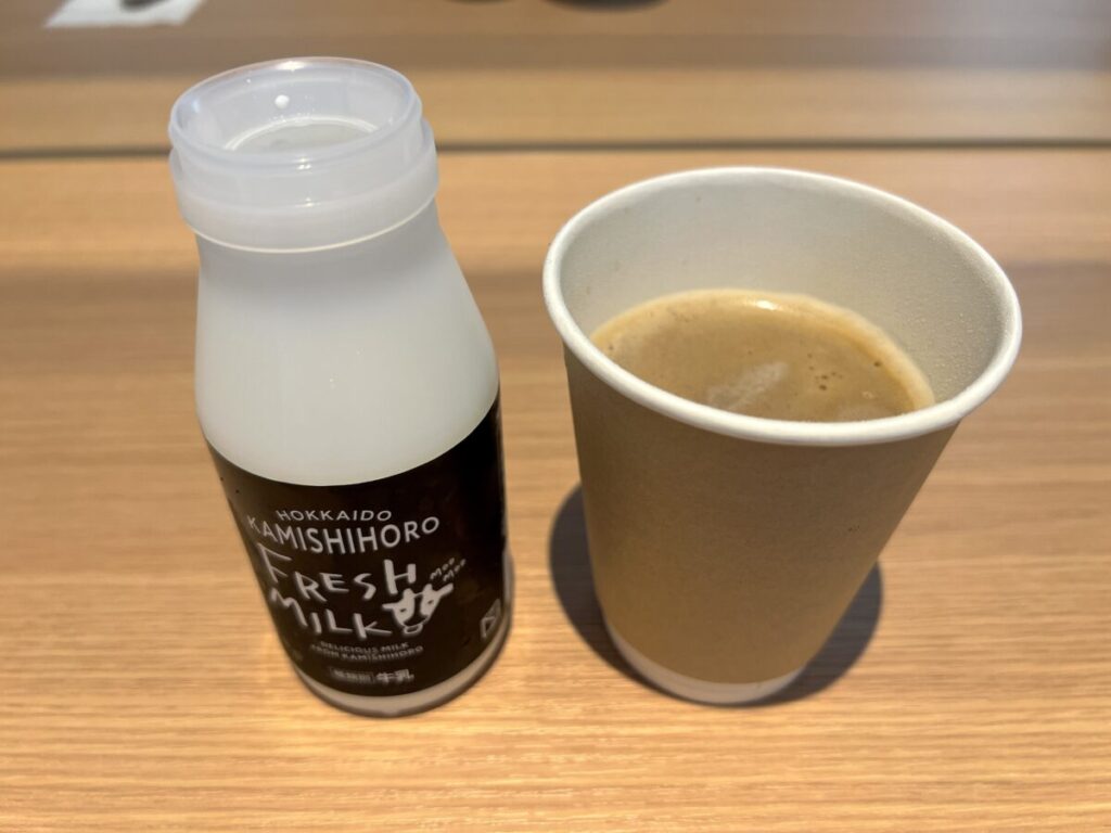 カミシホロホテル 朝食 ラウンジ 牛乳 コーヒー
