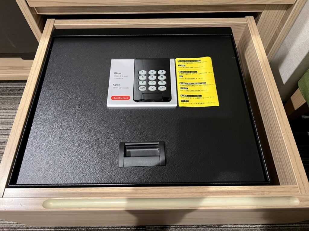 京急EXイン羽田 机 金庫