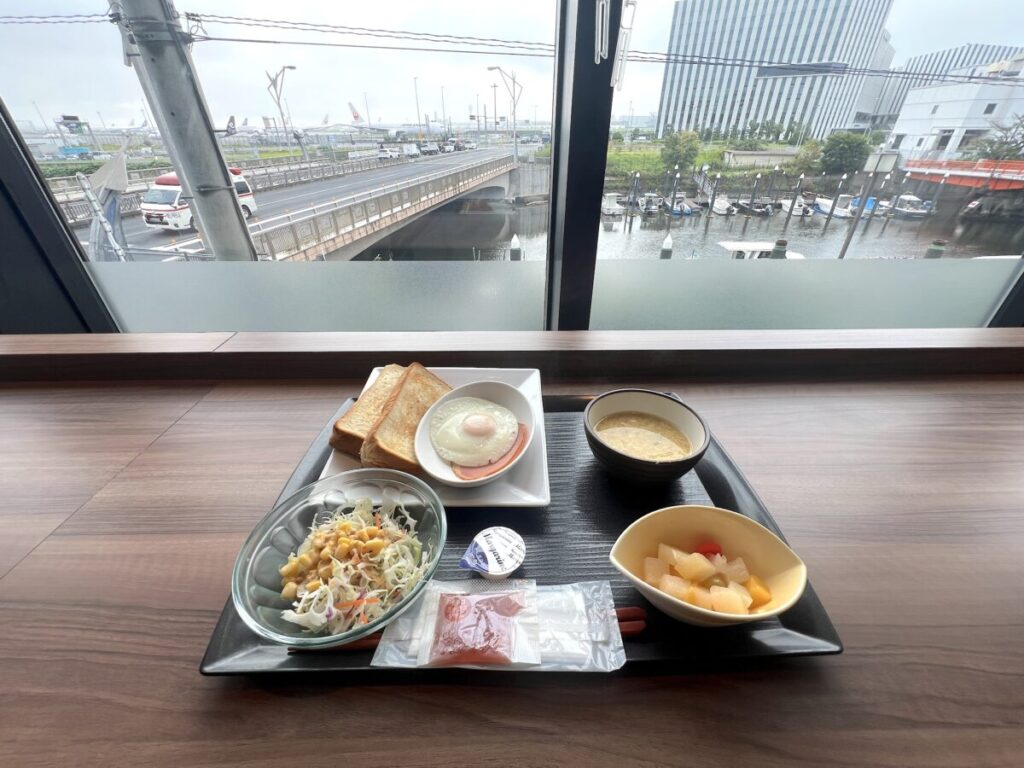 京急EXイン羽田 朝食会場 カウンター席 羽田空港